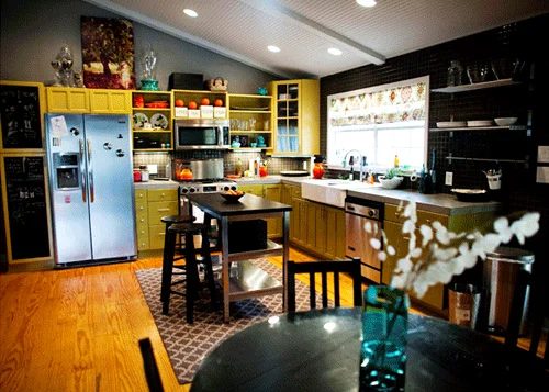 A Sleek & Glad House Tour