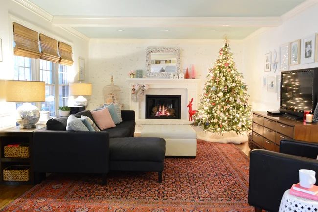 Holiday House Tour – Come In And See The Christmas Tree