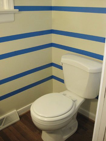 taping-off-stripes-on-the-wall