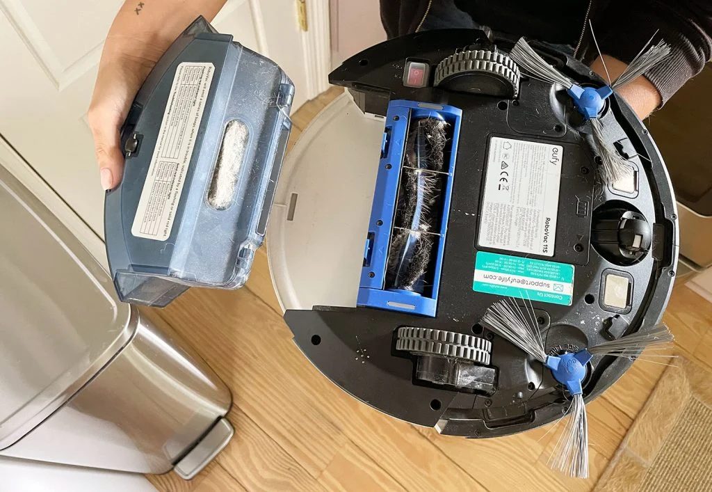 Eufy RoboVac 11S Dust Collection Container Took out For Emptying