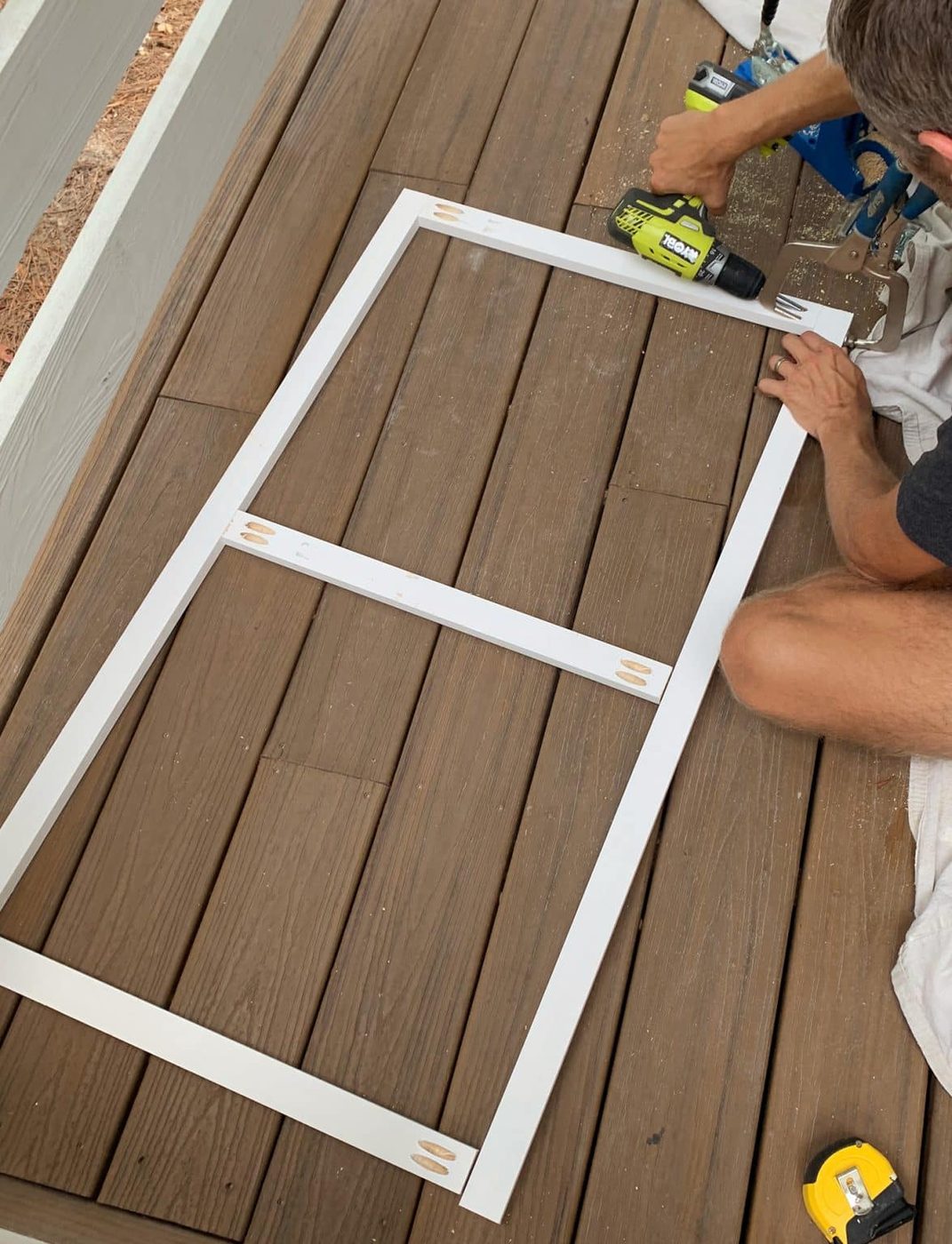John building plain wood frame with 1x2 boards and pocket holes in figure 8 shape