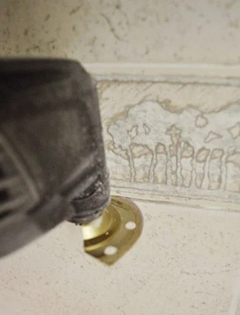 Remove An Old Shower Tile Border, step by step