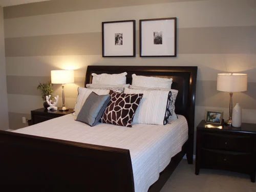 Painted Wall Stripes In The Bedroom & Bathroom: a house log