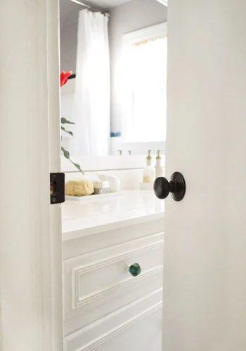 Spray Paint Your Old Brass Door Knobs, step by step