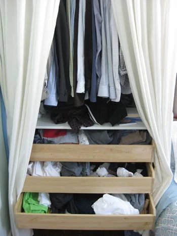 Let us Get Rid Of Closet Clutter Together