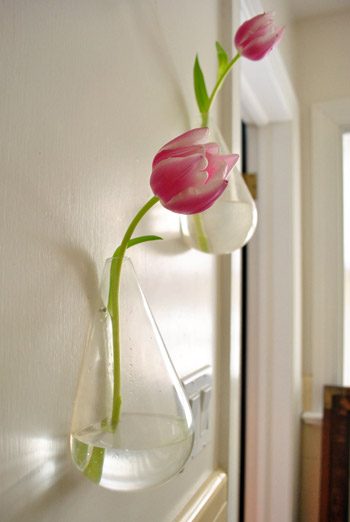 Floating Vases On The Wall: a house log
