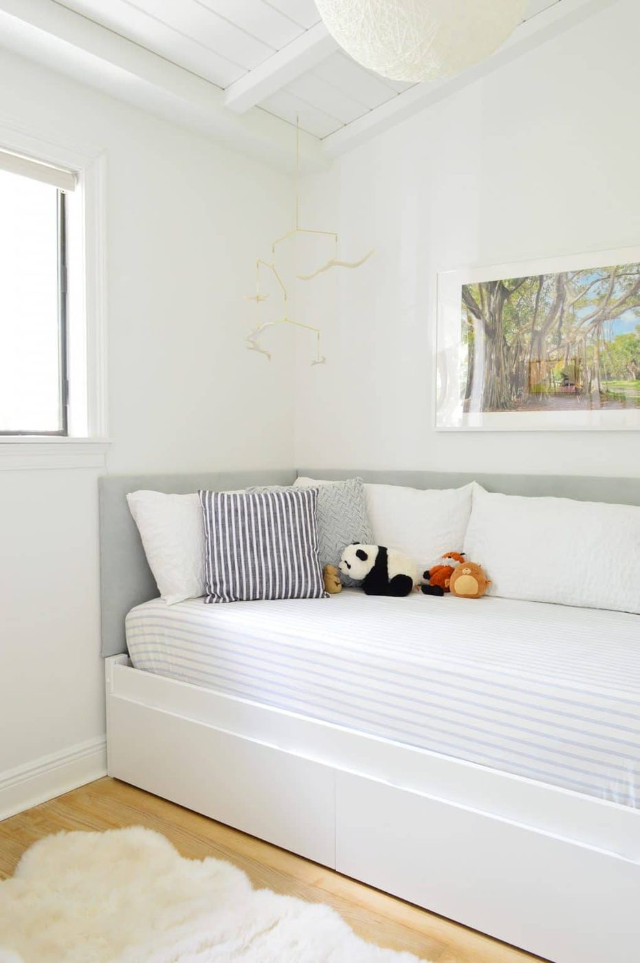 Boys daybed with upholstered Hands-on headboard on two sides