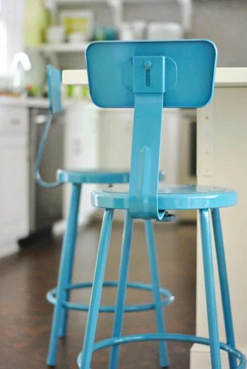 Spray Paint Metal Stools, step by step