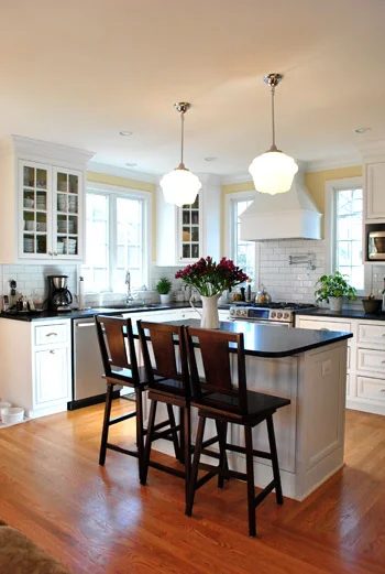 A Crisp & Classic House Tour: a house log