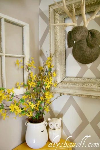 A Diamond Stenciled Tan & White Wall Treament: a house log