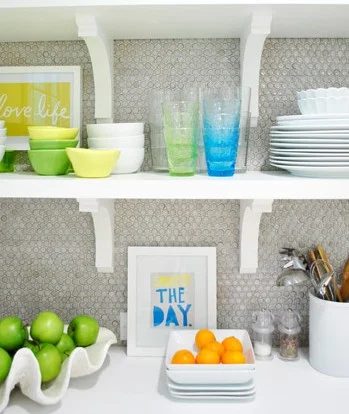 Decorating Kitchen Shelves: a house log