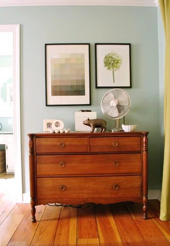 Spray Painting Mismatched Frames: a house log