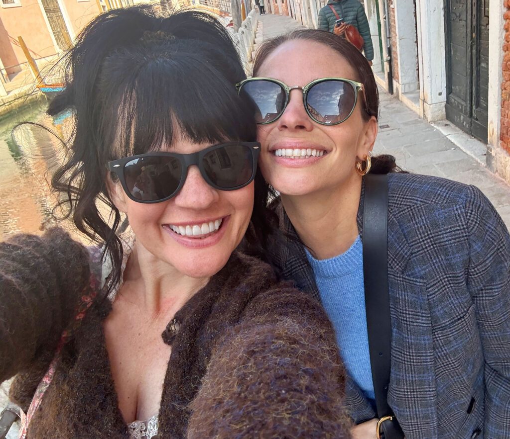 Elsie A Striking Mess And Sherry Selfie Photo In Venice Italy