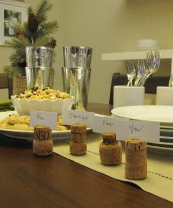 Thanksgiving Place Setting Ideas: a house log