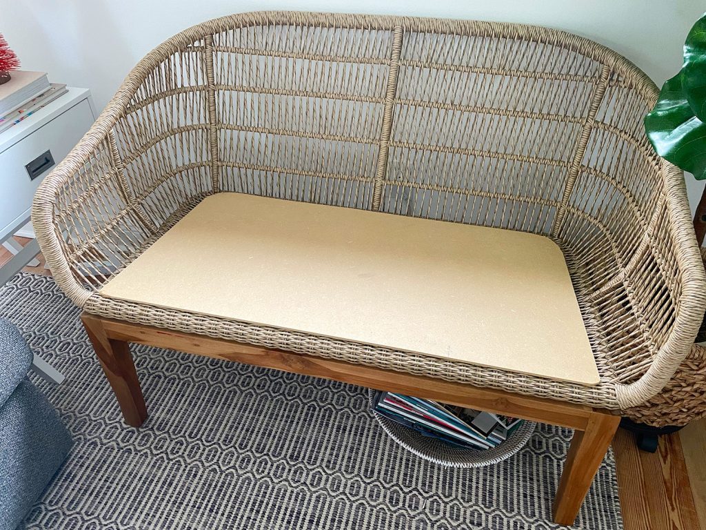 Woven jute loveseat with Hands-on MDF platform base