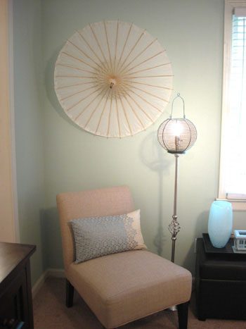 final-corner-with-parasol-art-and-birdcage-lamp