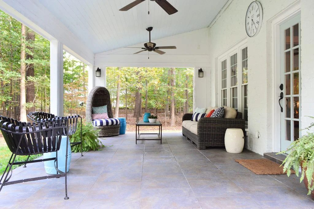 Cover sunroom patio with tile floor and vaulted blue ceiling