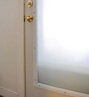 Frost A Glass Door And Avoid Bubbles, step by step