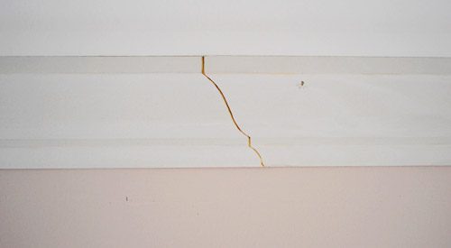 Scarf joint in crown molding where two pieces of molding overlap