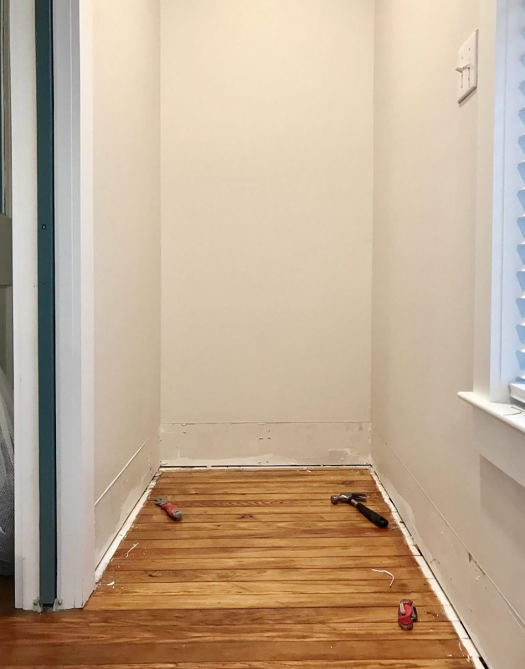 Empty Nook With Baseboard Took out
