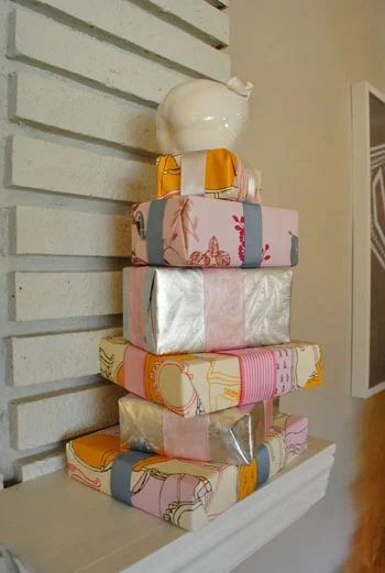Make Faux Christmas Presents For Decorating The Mantel, step by step