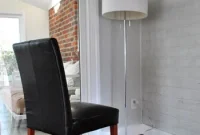 Sherry’s Lamp-Watching Chair: A Cozy Reading Nook Design