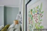 Refresh Thrifted Yard Sale Picture Frames with Spray Paint
