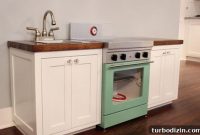 Kids’ Play Kitchen with Light-Up Burners and Realistic Sounds