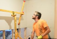 How to Hang Drywall Solo: A Step-by-Step Guide for DIYers