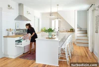 Beach House Kitchen Organization: Smart Layouts & Storage Ideas