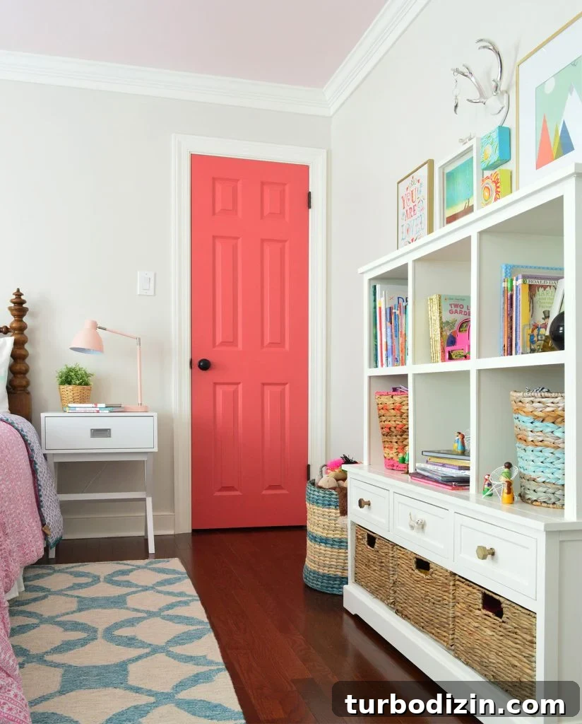 Benjamin Moore Simply White OC-117: In-Depth Color Review 8 Girls Bedroom With Greige Walls And Simply White Trim And Pink Door