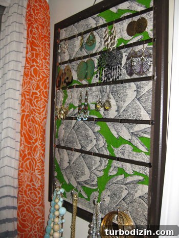 DIY Cork Board Jewelry Organizer: Step-by-Step Guide 2 img_0715