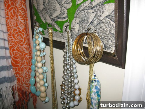 DIY Cork Board Jewelry Organizer: Step-by-Step Guide 3 img_0716