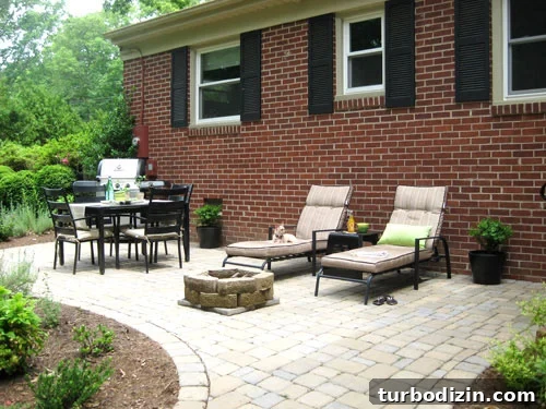 backyard-cobblestone-patio-makeover