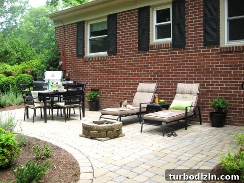 backyard-cobblestone-patio-makeover