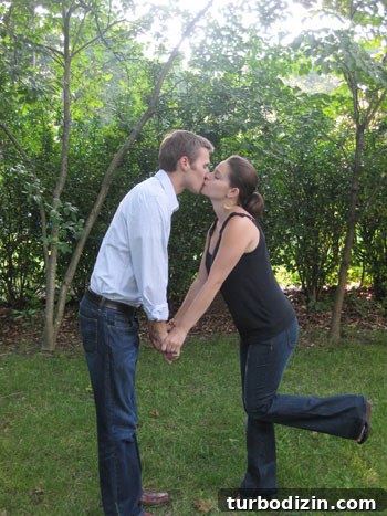 Meaningful Wedding Anniversary Traditions to Celebrate Each Year 11 anniversary-pic-3