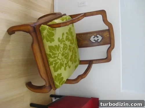 Updated chair with patterned cushion