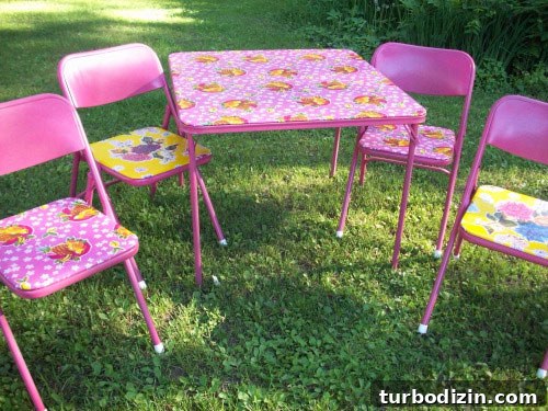 Painting and Installing Oilcloth on Folding Chairs and Tables 3 Before and after table and chairs - image 2
