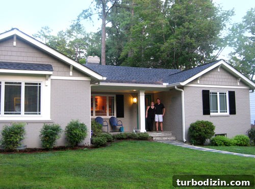 Modern Eco-Friendly Home for Sale in Richmond, VA 2 Pink living room and turquoise door