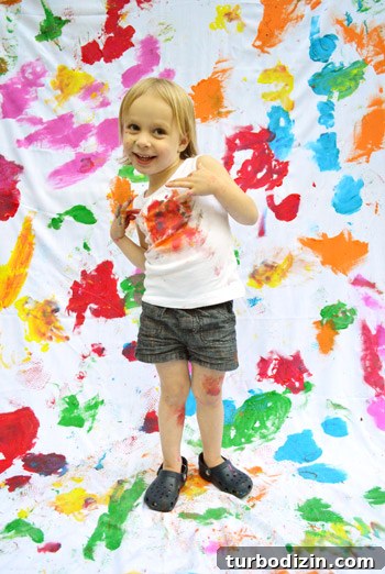 How to Paint Fabric for Fun: Tips, Techniques, and Project Ideas 7 Swag pose