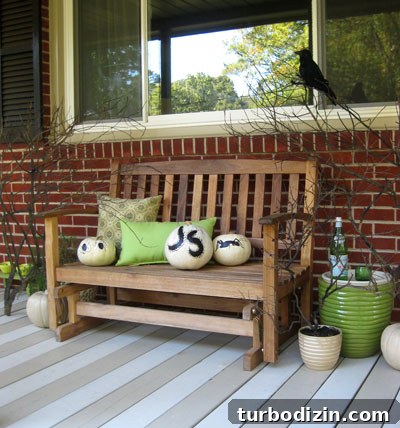 Halloween Porch Decorating Ideas to Wow Your Neighbors 8 img 18246 7