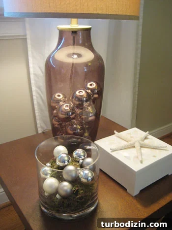 18 Creative Christmas Decorating Ideas and DIY Projects 17 Moss and ornaments vignette 1