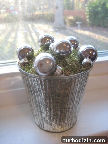 18 Creative Christmas Decorating Ideas and DIY Projects 18 Moss and ornaments vignette 2