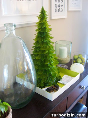 18 Creative Christmas Decorating Ideas and DIY Projects 21 Console table holiday decor 2