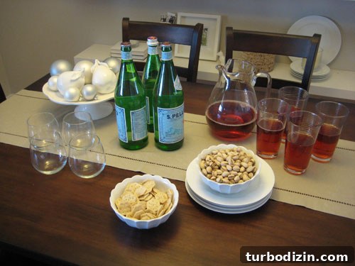 18 Creative Christmas Decorating Ideas and DIY Projects 4 Holiday table setting 3
