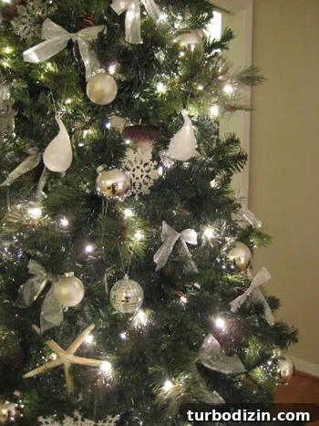 18 Creative Christmas Decorating Ideas and DIY Projects 5 Christmas tree metallics 1