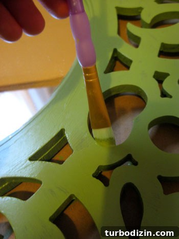 How to Paint a Round Mirror for Above a Baby Crib 3 img 22273 2