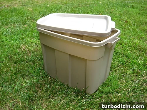 compoststep1 easy diy homemade compost bin made from plastic tupperware