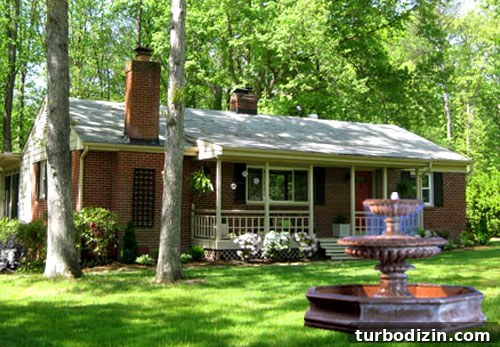 Elegant Curb Appeal Ideas to Elevate Your Home's Exterior 2 Front yard fountain