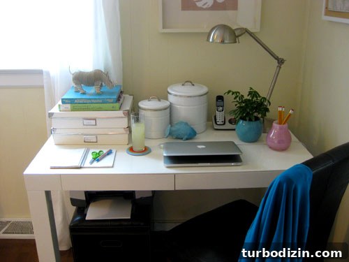 Spring desk accessories
